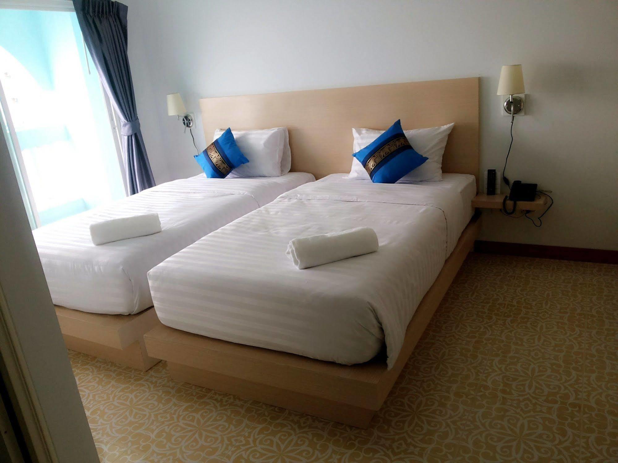 The Duck Hotel Phuket Bagian luar foto
