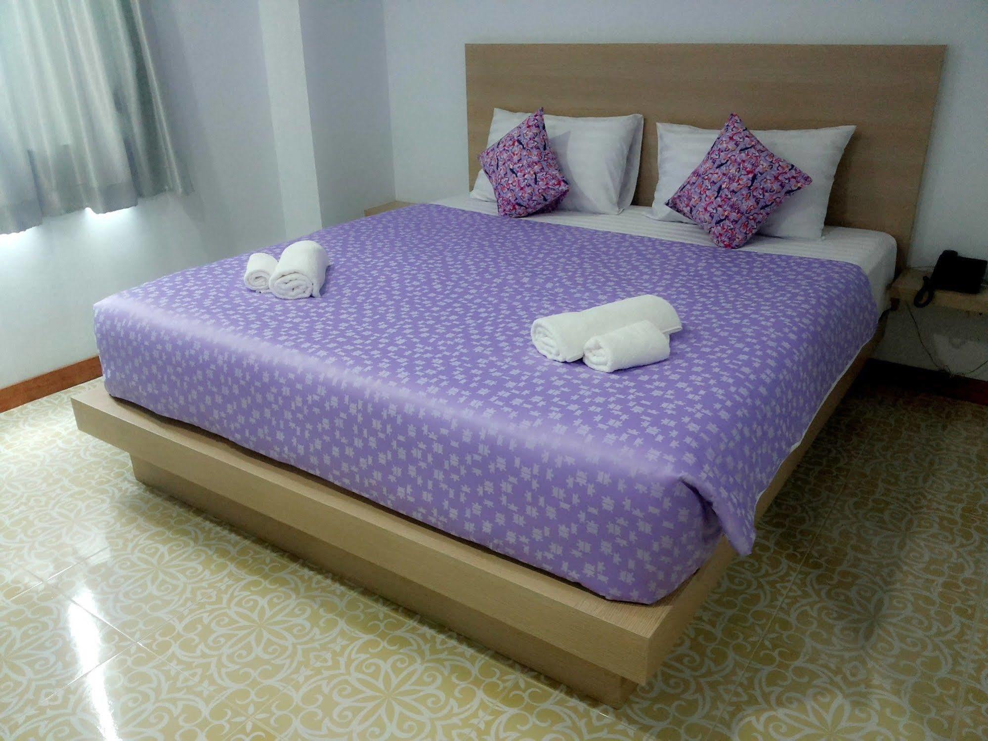 The Duck Hotel Phuket Bagian luar foto