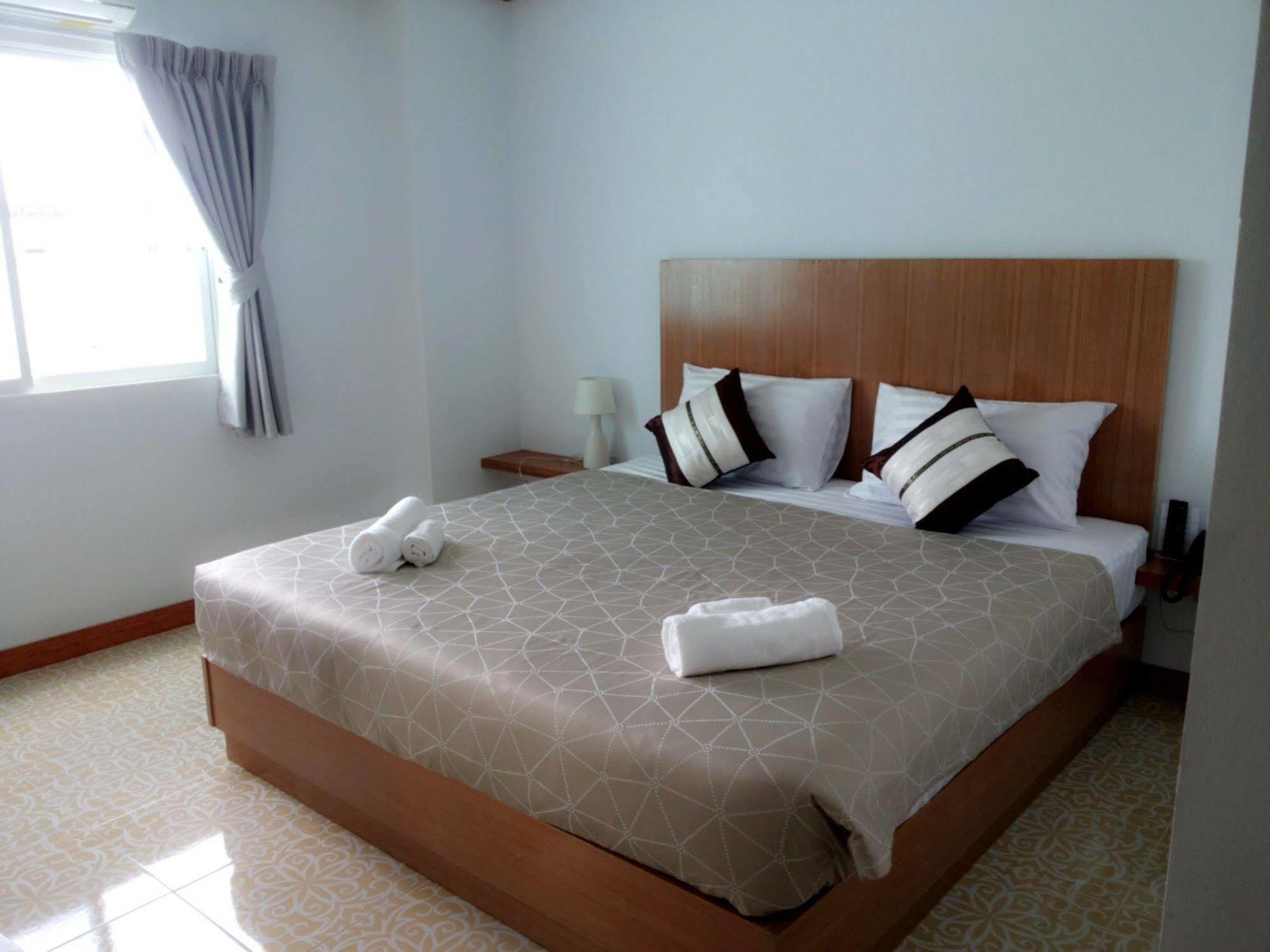 The Duck Hotel Phuket Bagian luar foto