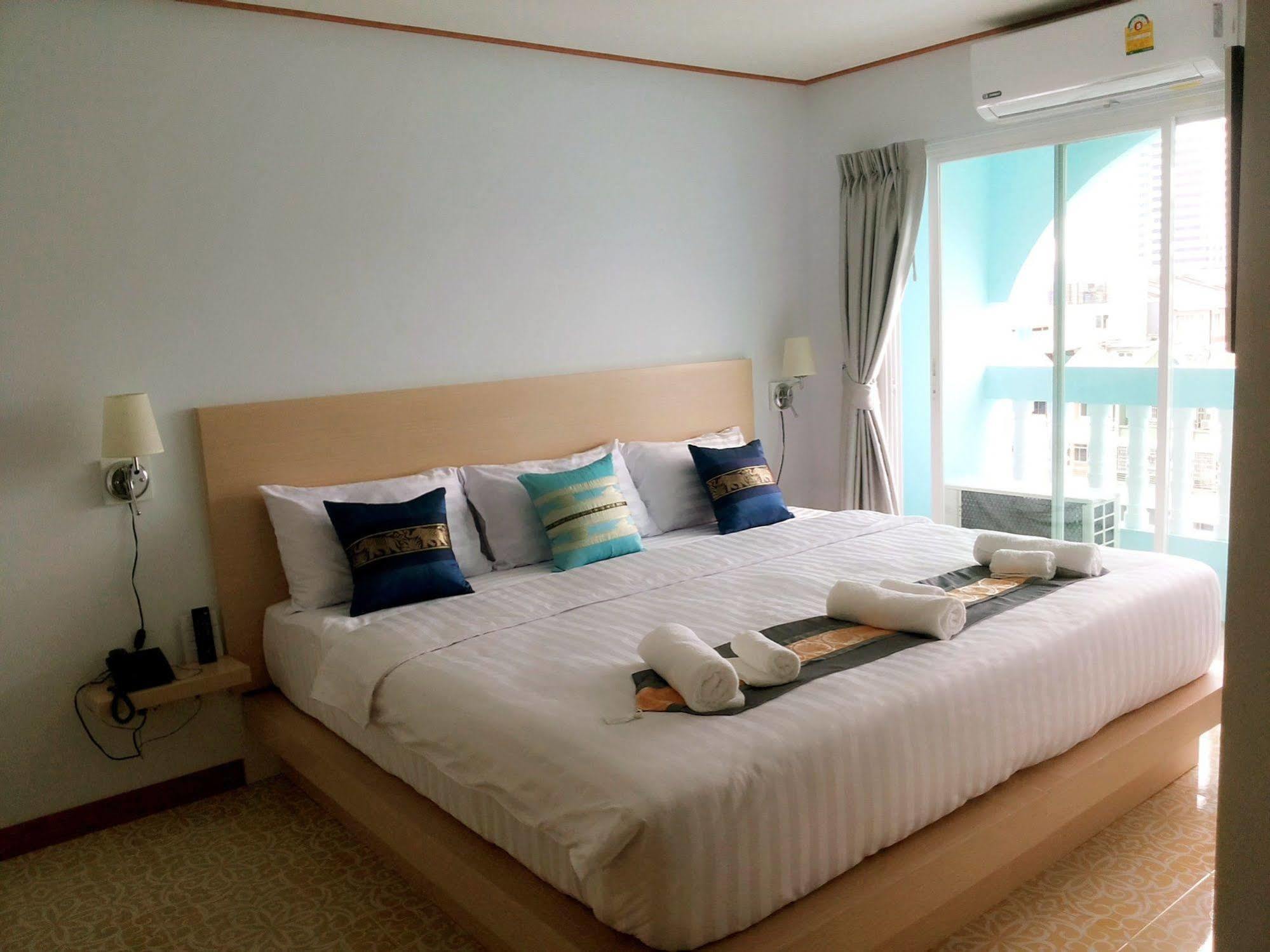 The Duck Hotel Phuket Bagian luar foto