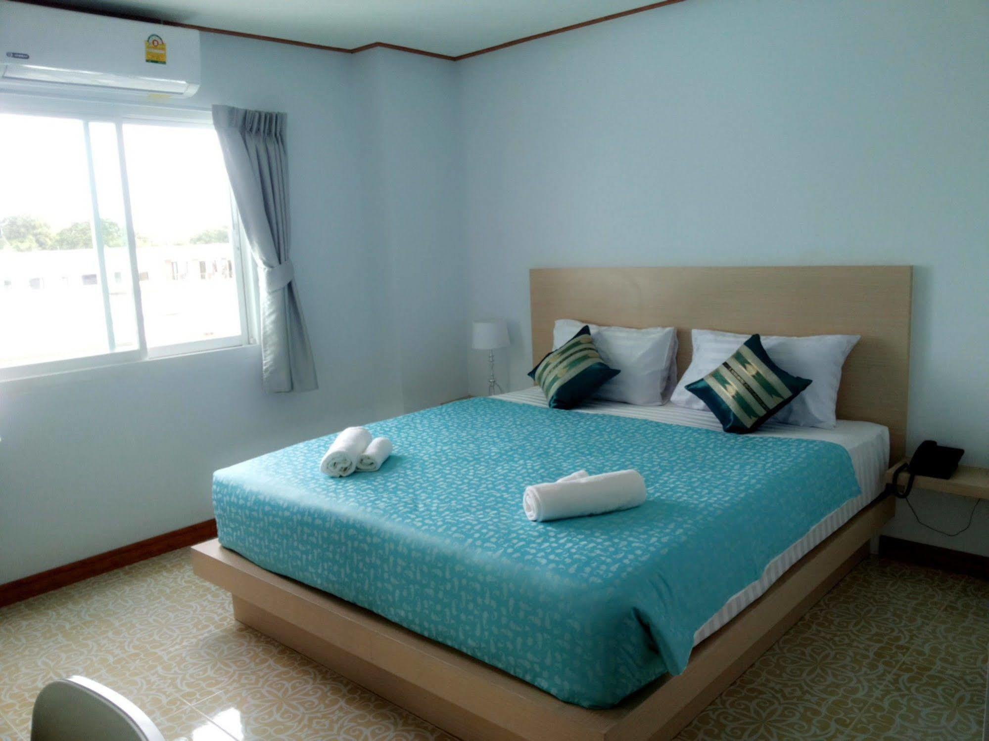 The Duck Hotel Phuket Bagian luar foto