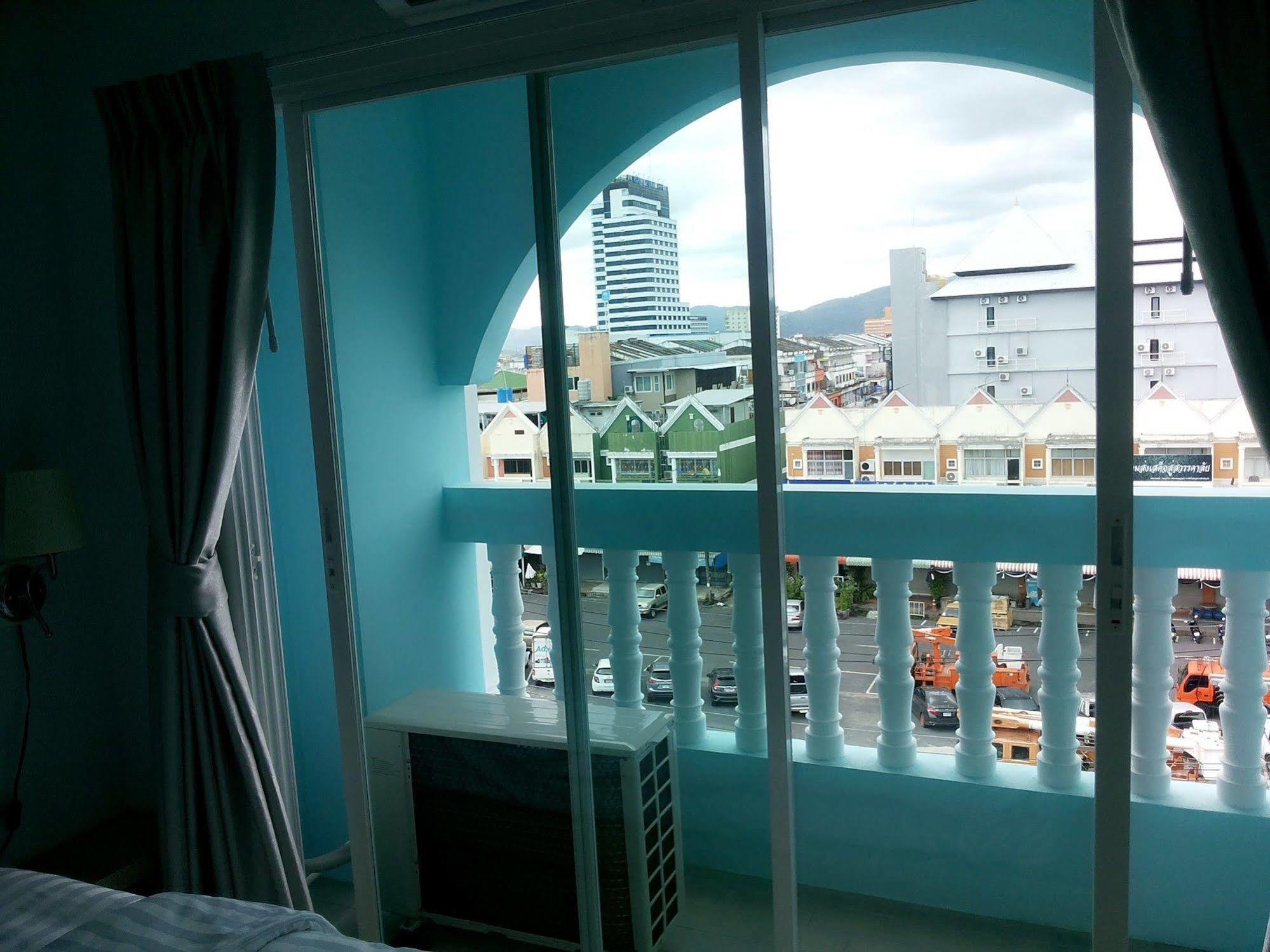 The Duck Hotel Phuket Bagian luar foto